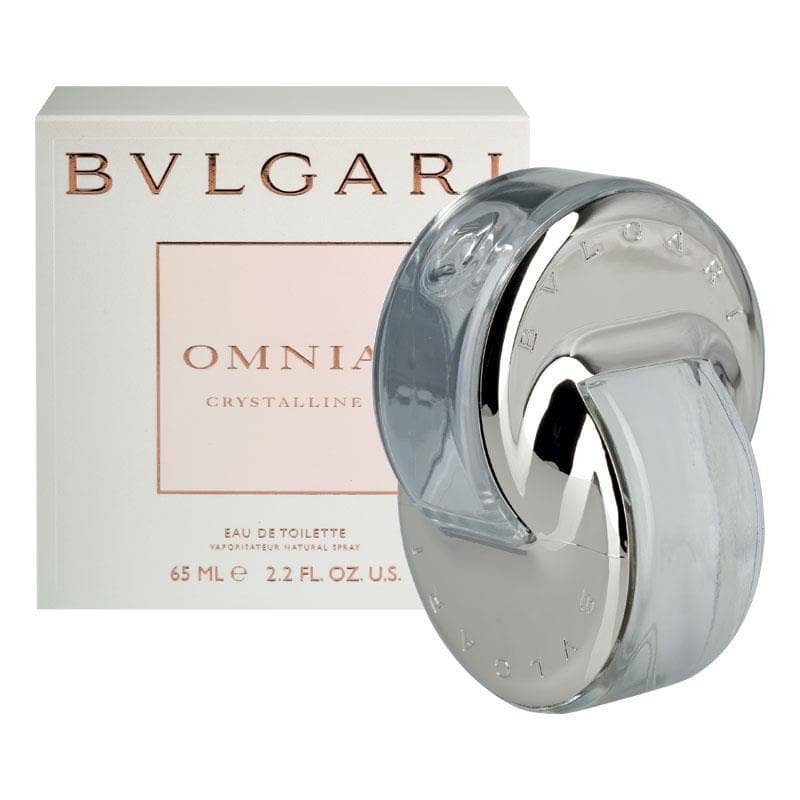 The Bvlgari Omnia Crystalline 65ml Eau De Toilette showcases a silver and transparent bottle, gracefully designed to embody the essence of lotus flowers. With its 65 ml (2.2 fl. oz.) size, this fragrance captures purity and sophistication from its packaging to its scent.