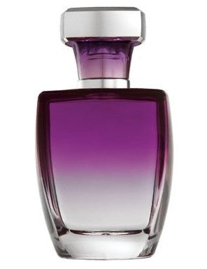 A clear glass bottle with a purple gradient liquid and a silver cap, this Paris Hilton Tease 100ml EDP from vendor-unknown radiates elegance. The Tease fragrance within pays homage to Marilyn Monroe's timeless allure.